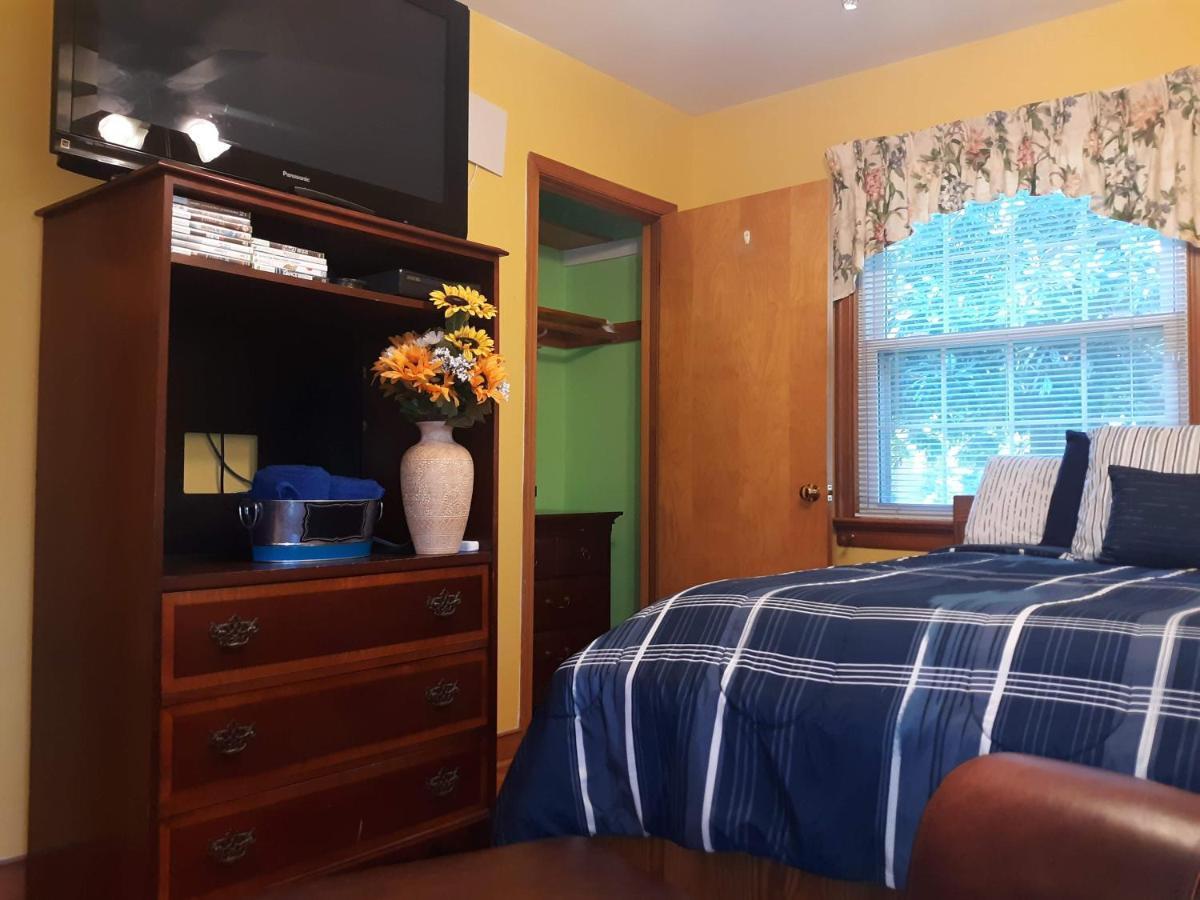 Quiet, Clean House W/ Steel Balls Bed and Breakfast Richmond Esterno foto